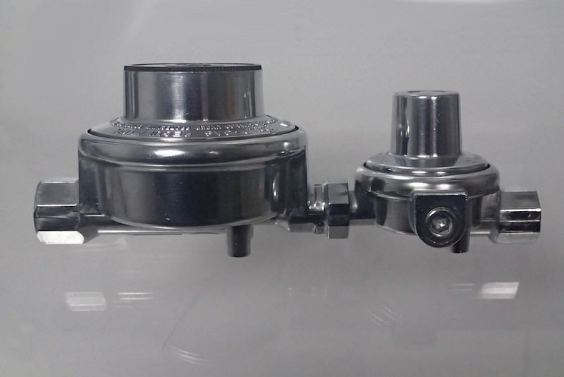 MB Sturgis 108221-RVW-11WC Propane Regulator Two Stage Regulator Outlet Pressure - Image 2